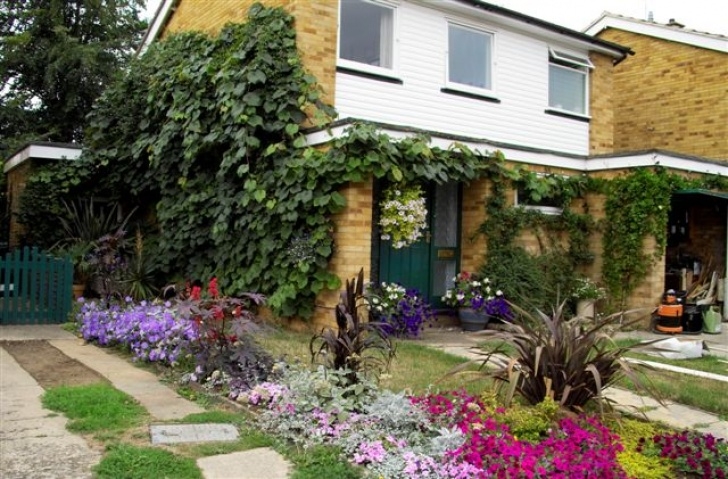 Beautiful Small House With Garden Small Garden Space Ideas | Http://Lomets Picture 169