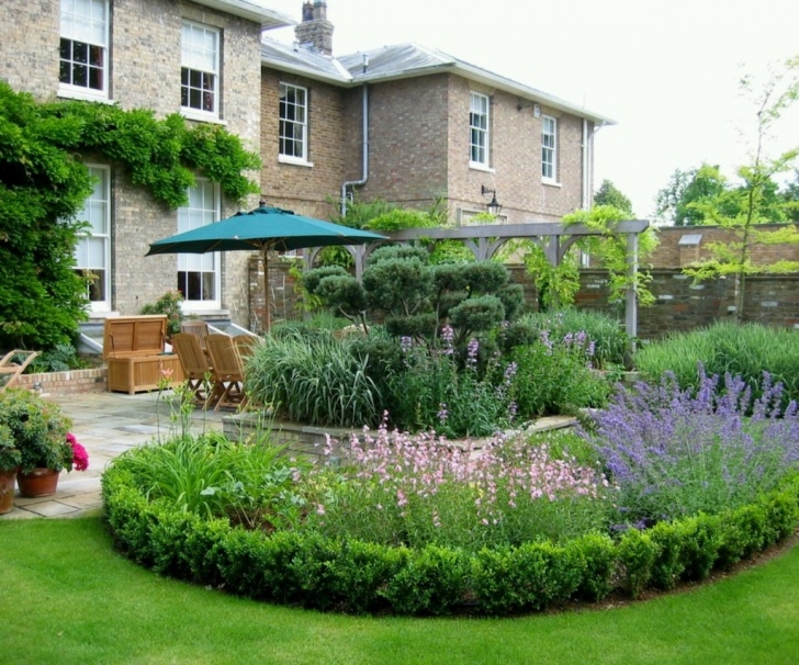Beautiful Small House With Garden Thoughtskoto Image 392