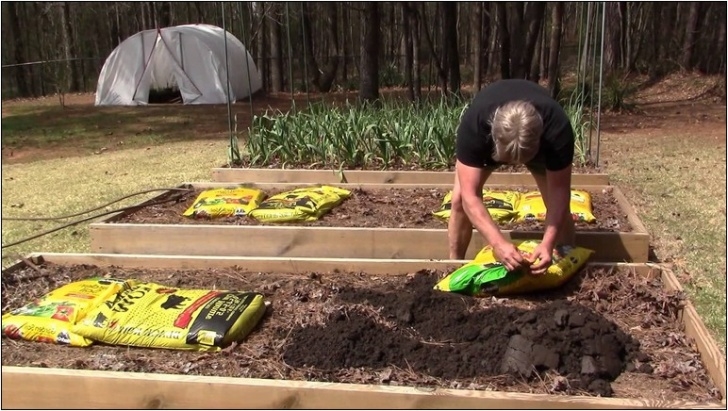 Best Soil For Vegetable Garden In Raised Bed How To Prepare Soil For A Raised Bed Vegetable Garden Image 678