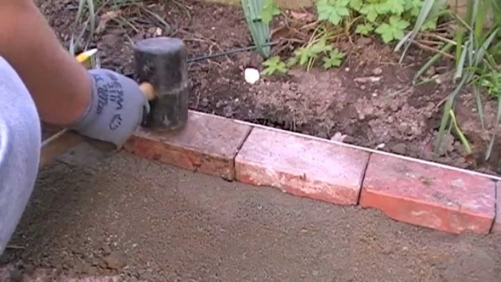 Border Blocks For Landscaping Laying A Block Edge Course | Doovi Image 384