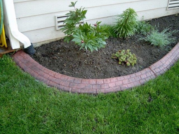 Brick Flower Bed Border Red Cobblestone Brick Flower Bed | Complete Landscape Edging Photo 093