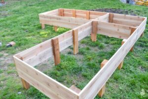 Cedar Raised Garden Bed Plans Diy L-Shaped Garden Bed • Ugly Duckling House Photo 716