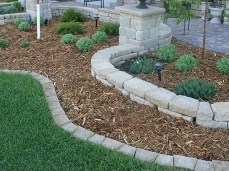 Circular Lawn Brick Edging 20 Beautiful Ideas For Garden Edges That Add New Character Picture 979