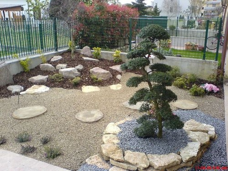 Front Yard No Grass Small Garden Without Grass | Small Front Yard Landscaping Photo 267