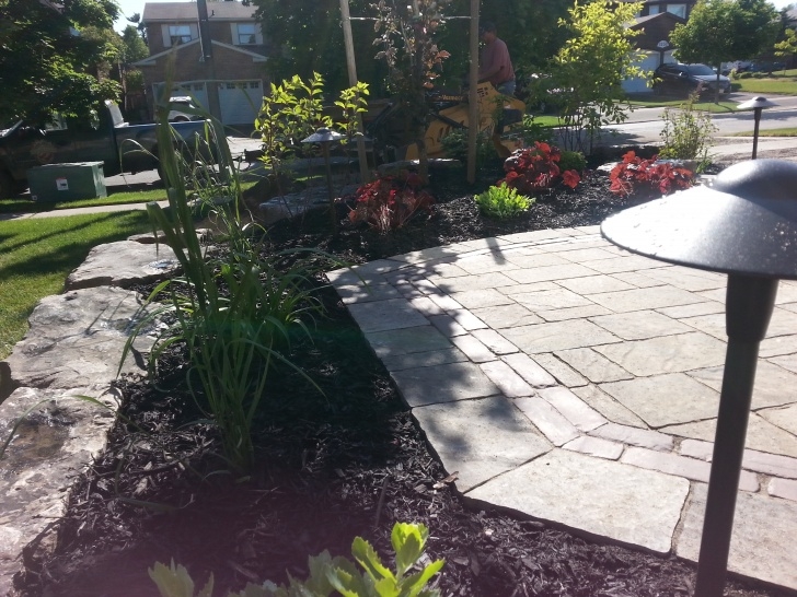 Full Armor Landscape And Garden Frontyard Landscape In Pickering | Wooden Shoes Photo 740