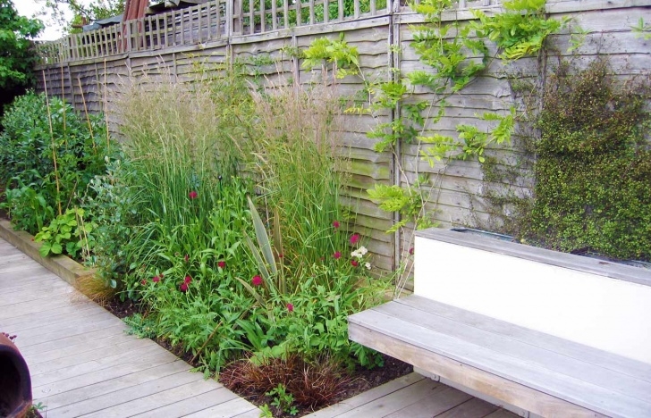 Garden Design For Small Gardens Garden Design For Small Garden With Decking Photo 648