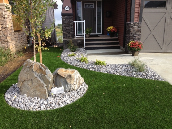 Gravel Landscape Front Yard Stone Work And A Great Front Yard Concept For Those Small Picture 504