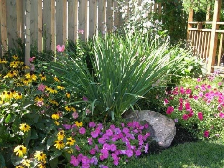 Low Maintenance Front Yard Plants Front Yard Pinner: Low Maintenance Landscaping Ideas | Diy Image 045