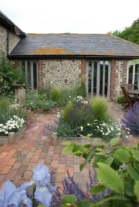 Modern Cottage Garden Design Best Courtyard Gardens Ideas On Small Garden Helena Photo 315