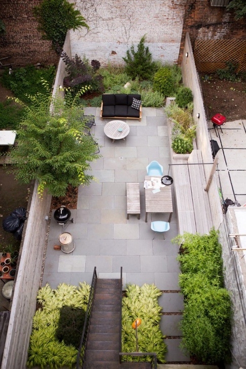 Modern Garden Designs And Layouts Backyard Layout Idea In An Urban Setting | Jardines, Patio Image 290