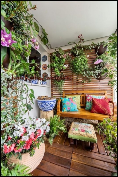 Plants For Apartment Balcony Pin By منال علي On تزيين بالكون بالزهور | Patio Decor Photo 019