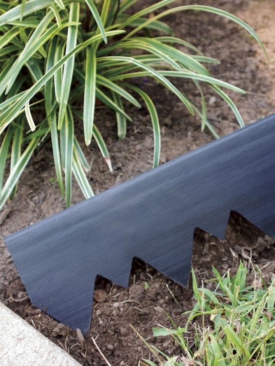 Pound In Landscaping Edging Landshark™ Pound In Edging, 20' - Plastic Landscape Edging Picture 149