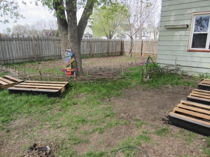 Preparing A Garden Bed Preparing The Garden For Planting: New This Year, Pallet Photo 873
