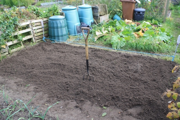 Preparing Soil For Planting Ground Warming Using Polythene / Plastic – Methods And Picture 845