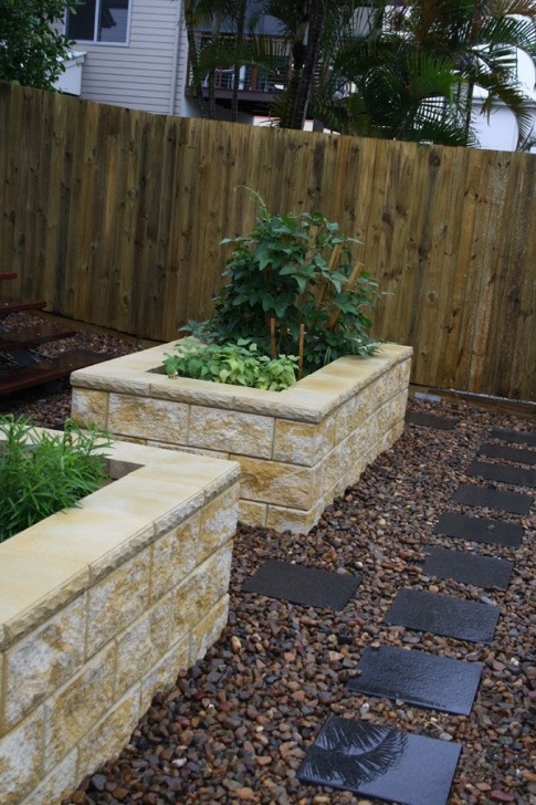 Retaining Wall Garden Bed Low Rock Wall | Apex Masonry - Trendstone Retaining Wall Image 429