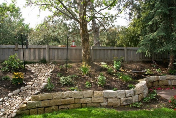 Sloped Backyard Retaining Wall Our Backyard | Backyard Retaining Walls, Small Backyard Image 013