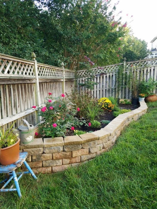 Small Fencing For Flower Beds Raised Garden Bed Against Fence - Remodelando La Casa Image 026