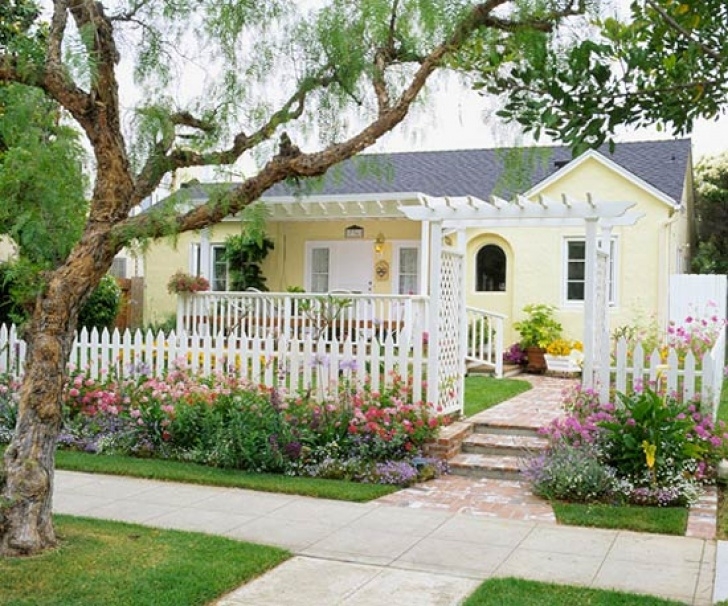 Small Picket Fence For Garden 365 Tips To Improve Your Home: # 96 This Fall Create Curb Image 899