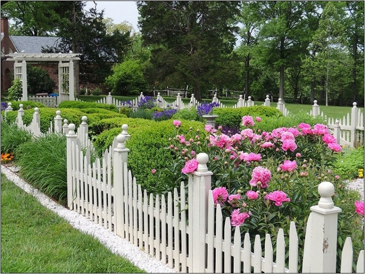 Small Picket Fence For Garden Small Picket Fence For Garden | Home And Garden Designs Picture 027