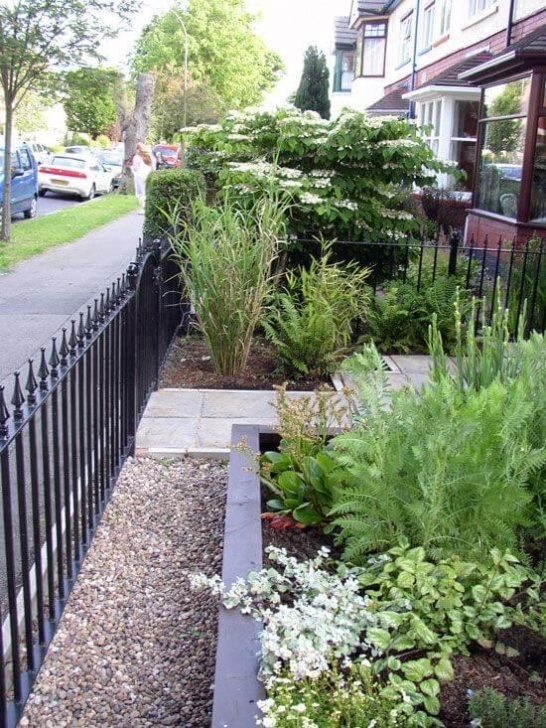 Tiny Front Garden 33 Small Front Garden Designs To Get The Best Out Of Your Photo 323